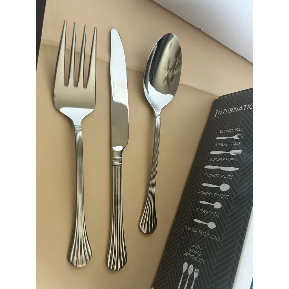 International Silver 5264791 Cascade 51 PC Flatware Set - Silver